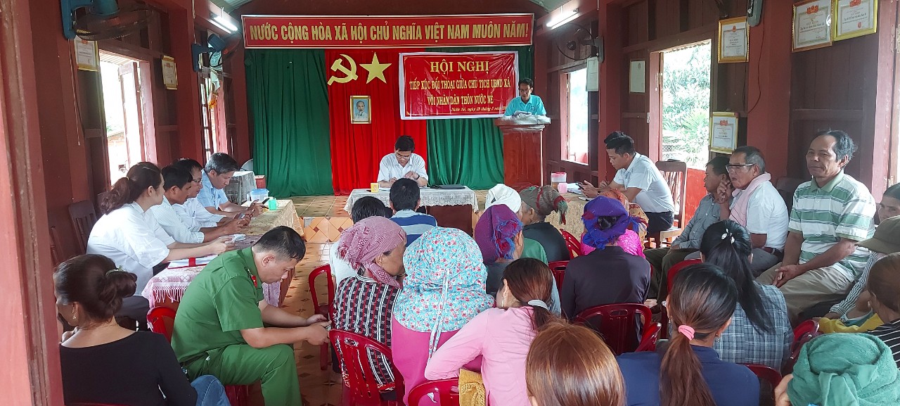 Hội nghị tiếp xúc đối thoại giữa Chủ tịch UBND xã với nhân dân thôn Nước Nẻ, xã Ba Vinh, huyện Ba Tơ
