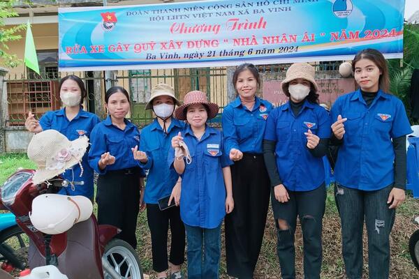 Ban chấp hành Đoàn xã Ba Vinh: Rửa xe “gây quỹ xây dựng nhà nhân ái” năm 2024